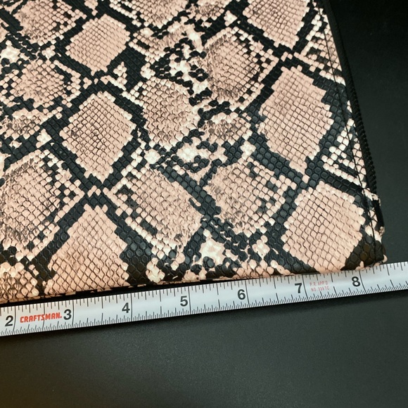 🎄$3 bundled LAST ONE New Pink and Black Snake Print Large Wristlet/Clutch - Picture 6 of 7